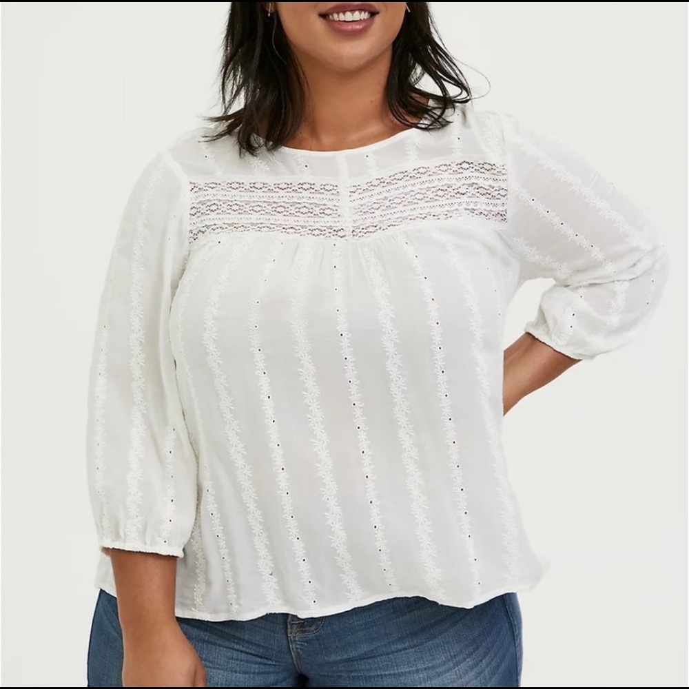 New Torrid White Hi-Lo Eyelet & Lace blouse